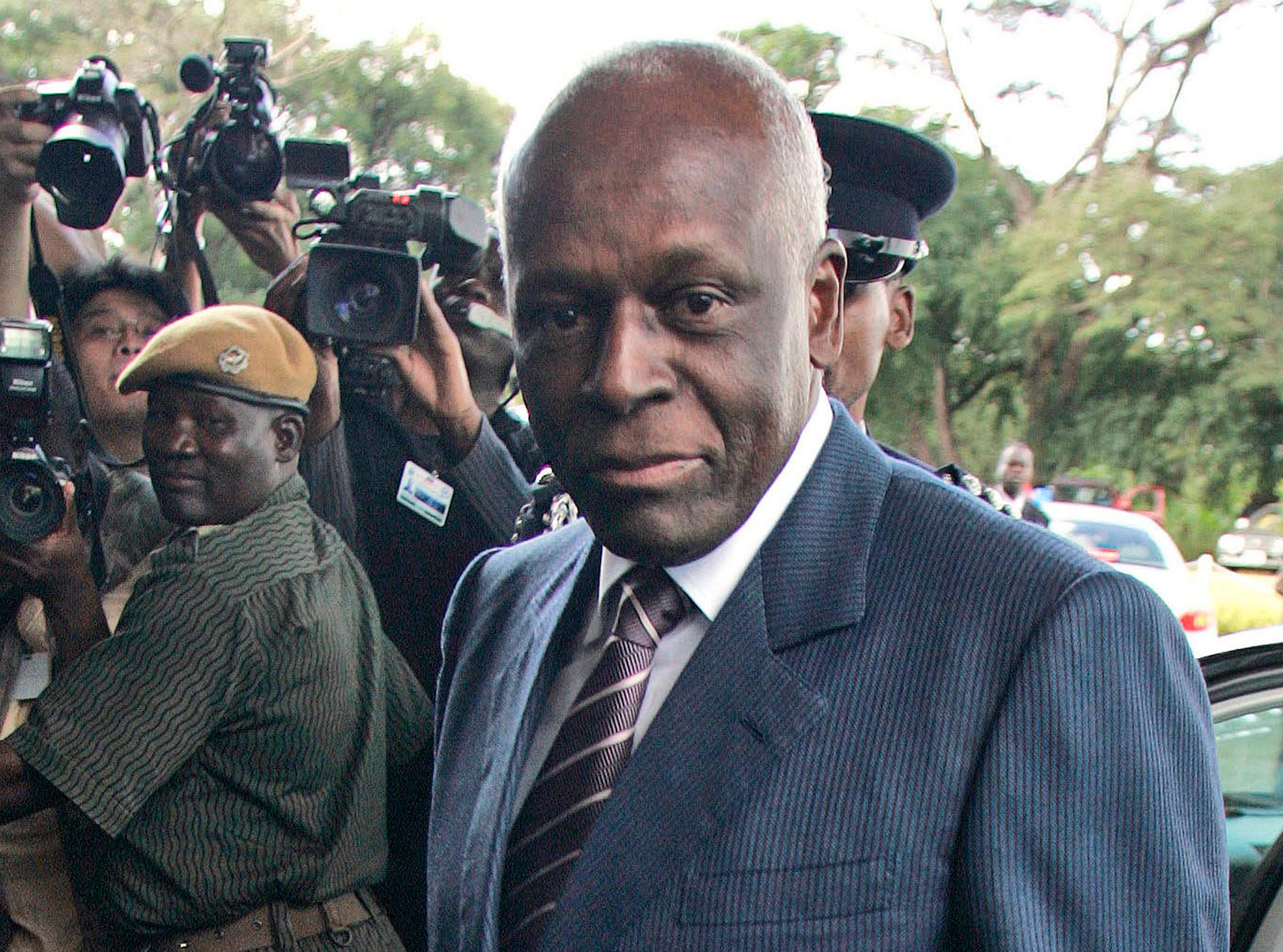 Angolas expresident José Eduardo dos Santos under ett besök i Zambia 2008. Hans son José Filomeno dos Santos har nu dömts till fem års fängelse för bedrägeri. Arkivbild.
