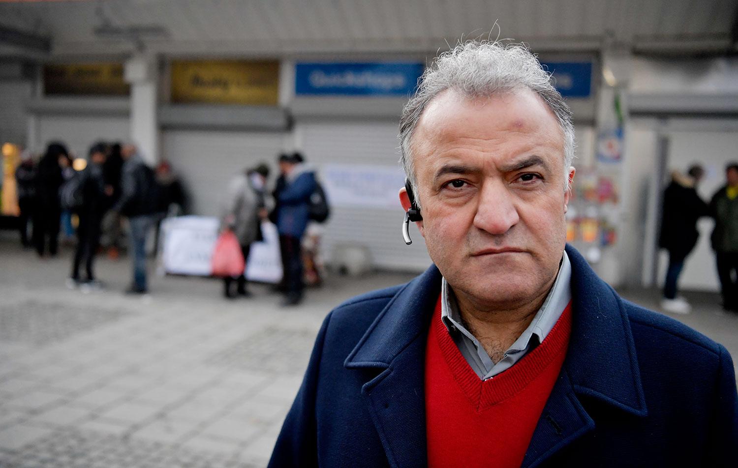 ”Vi förlorar mycket på att hålla stängt på en fredag men vi känner att måttet är rågat nu” säger Salam Kurda, butiksägare och ordförande i handelsföreningen i Husby.