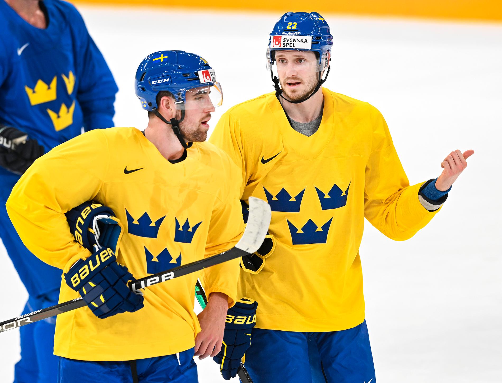 Två av de NHL-stjärnor som spelar i VM, backarna Erik Gustafsson, till vänster, och lagkaptenen Oliver Ekman-Larsson.