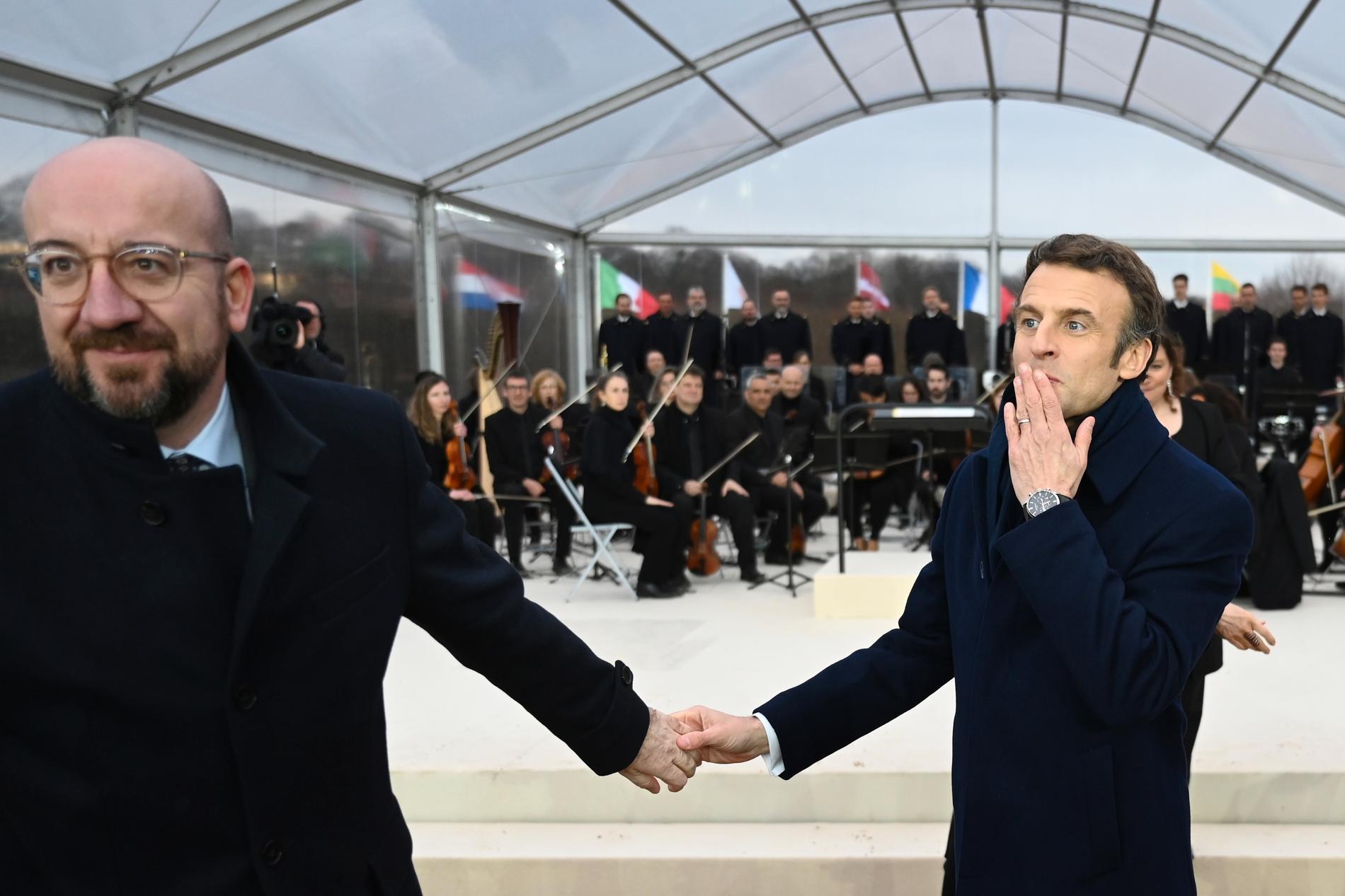 EU-ländernas ledare har valt om belgaren Charles Michel för ytterligare två och ett halvt år som ordförande för Europeiska rådet. Här med en av dem som valde om honom, den franske presidenten Emmanuel Macron, vid ett möte i Paris tidigare i mars. Arkivbild.