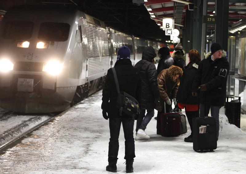 Tågen var 83 000 timmar försenade vintern 2010. Det kan bli ännu värre varnar Trafikverket.
