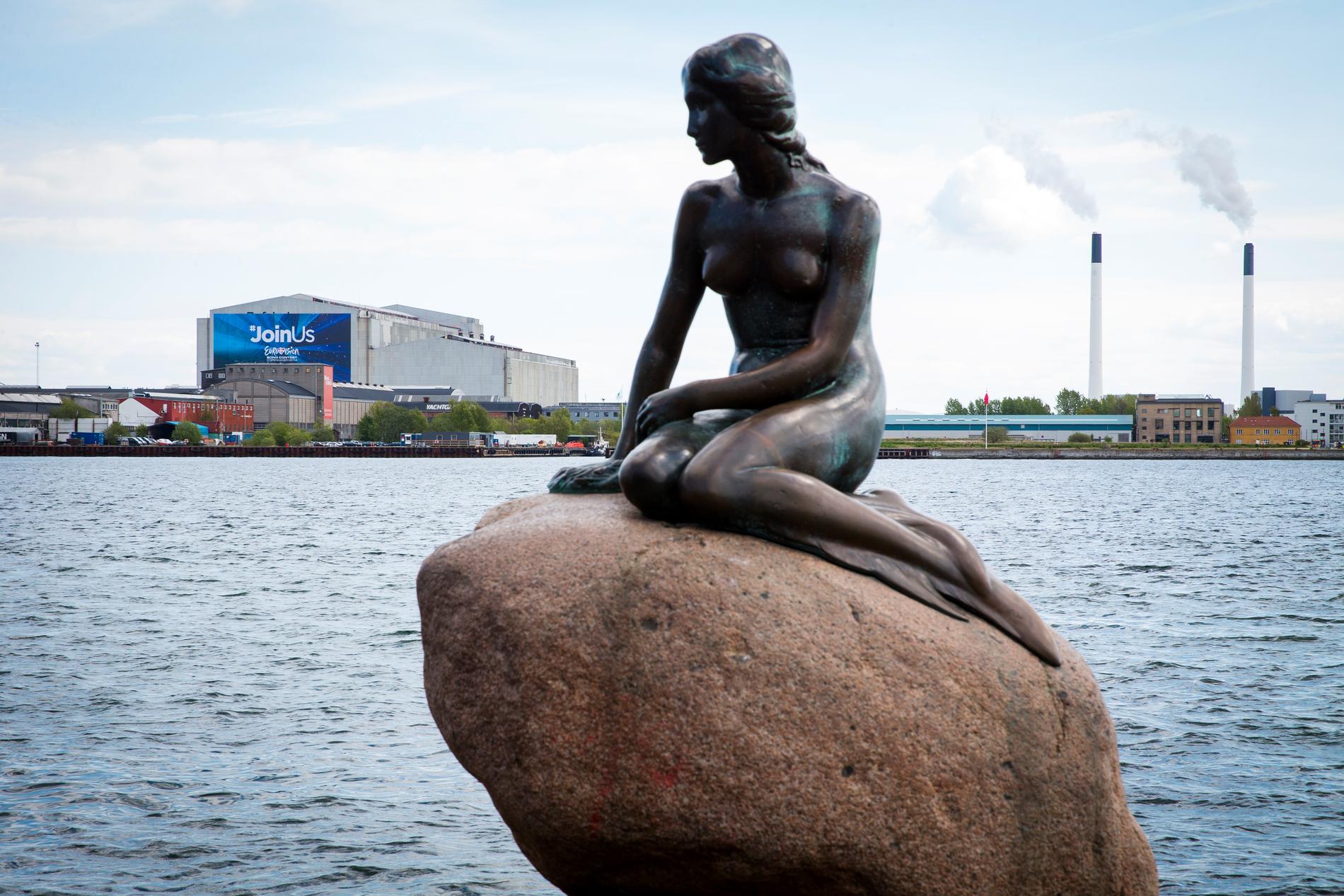 På bilden den ikoniska statyn "Den lille havfrue" i Köpenhamn.