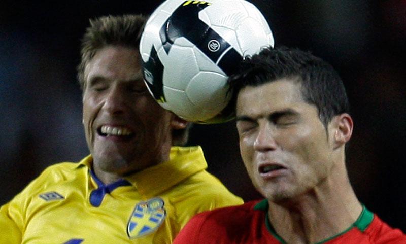Svensson i kamp med Ronaldo.