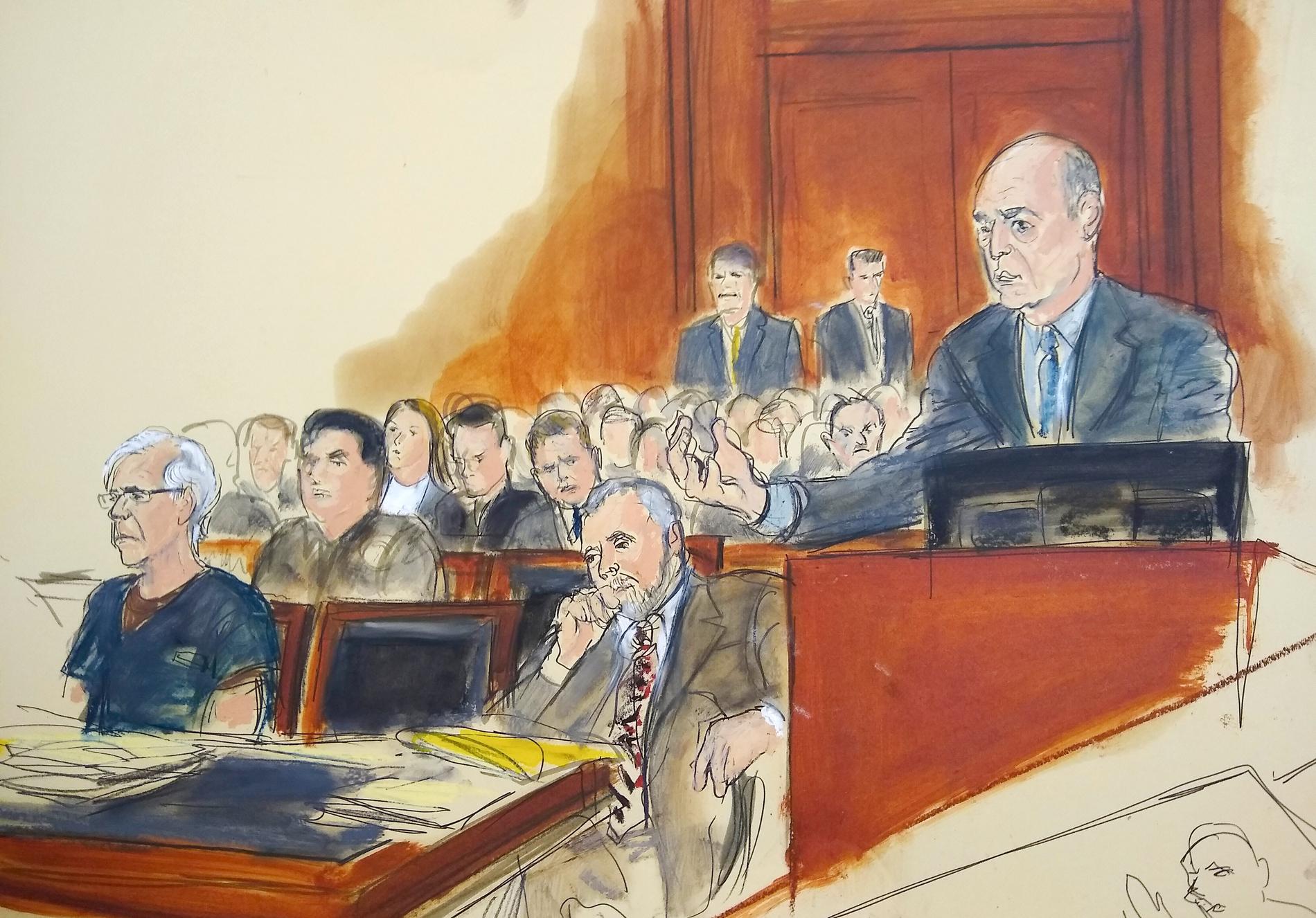 Jeffrey Epstein (längst till vänster) i en teckning från ett av hans framträdande i domstol i juli. Knappt en månad senare hittades han död i sin cell. Arkivbild.
