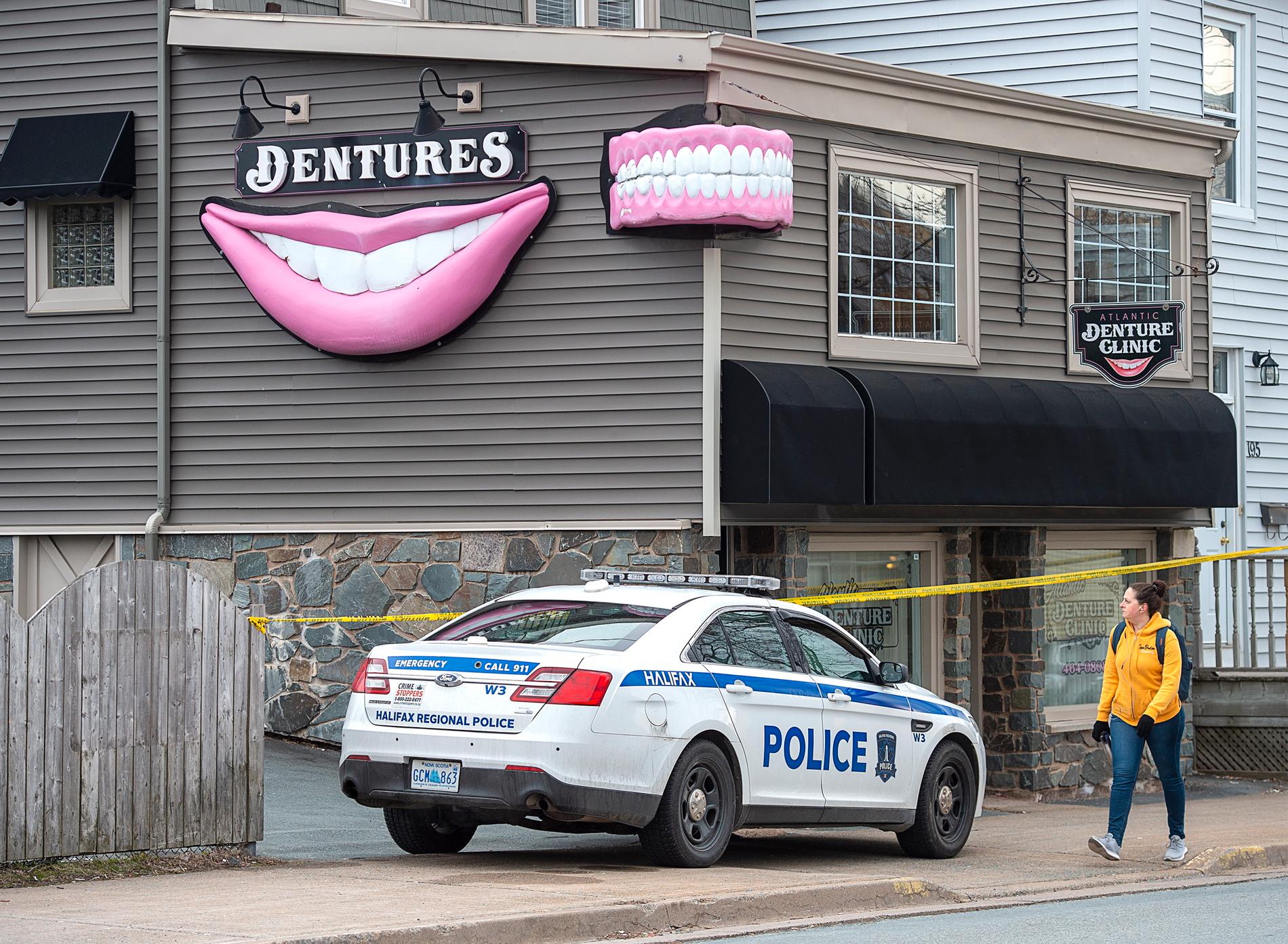 Den utpekade gärningsmannen ägde en tandklinik i Dartmouth, Nova Scotia.