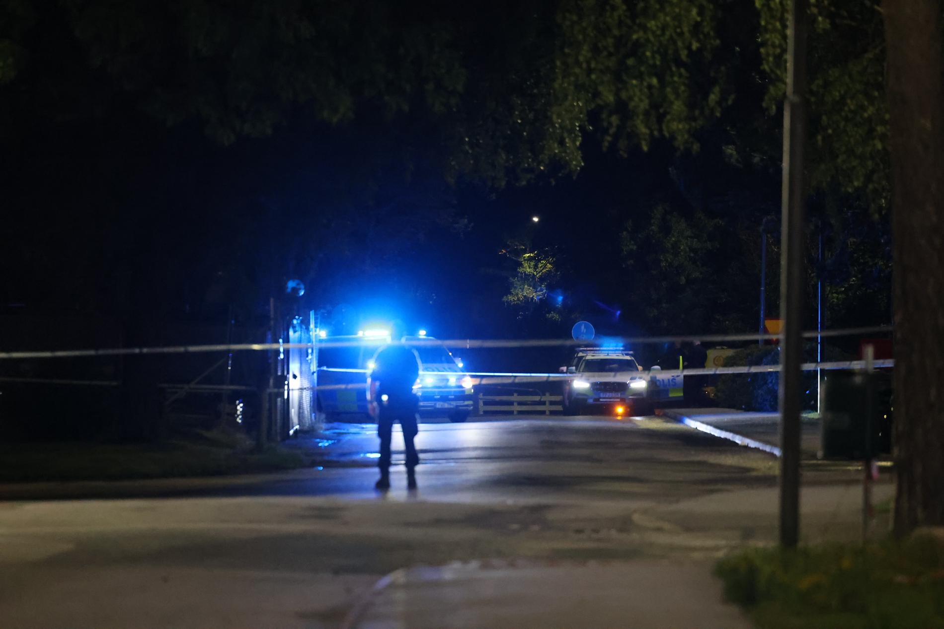 Polisen utreder ett misstänkt mordförsök i Handen, söder om Stockholm.