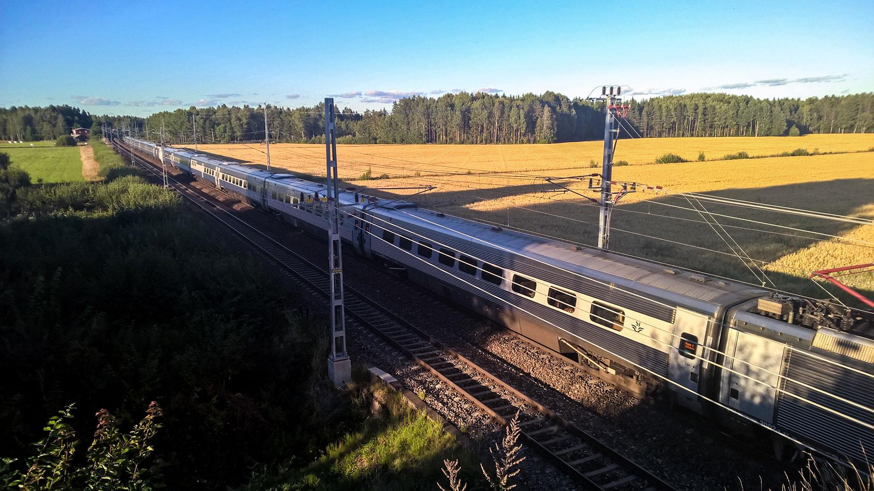 Stillastående tåg i Töreboda.