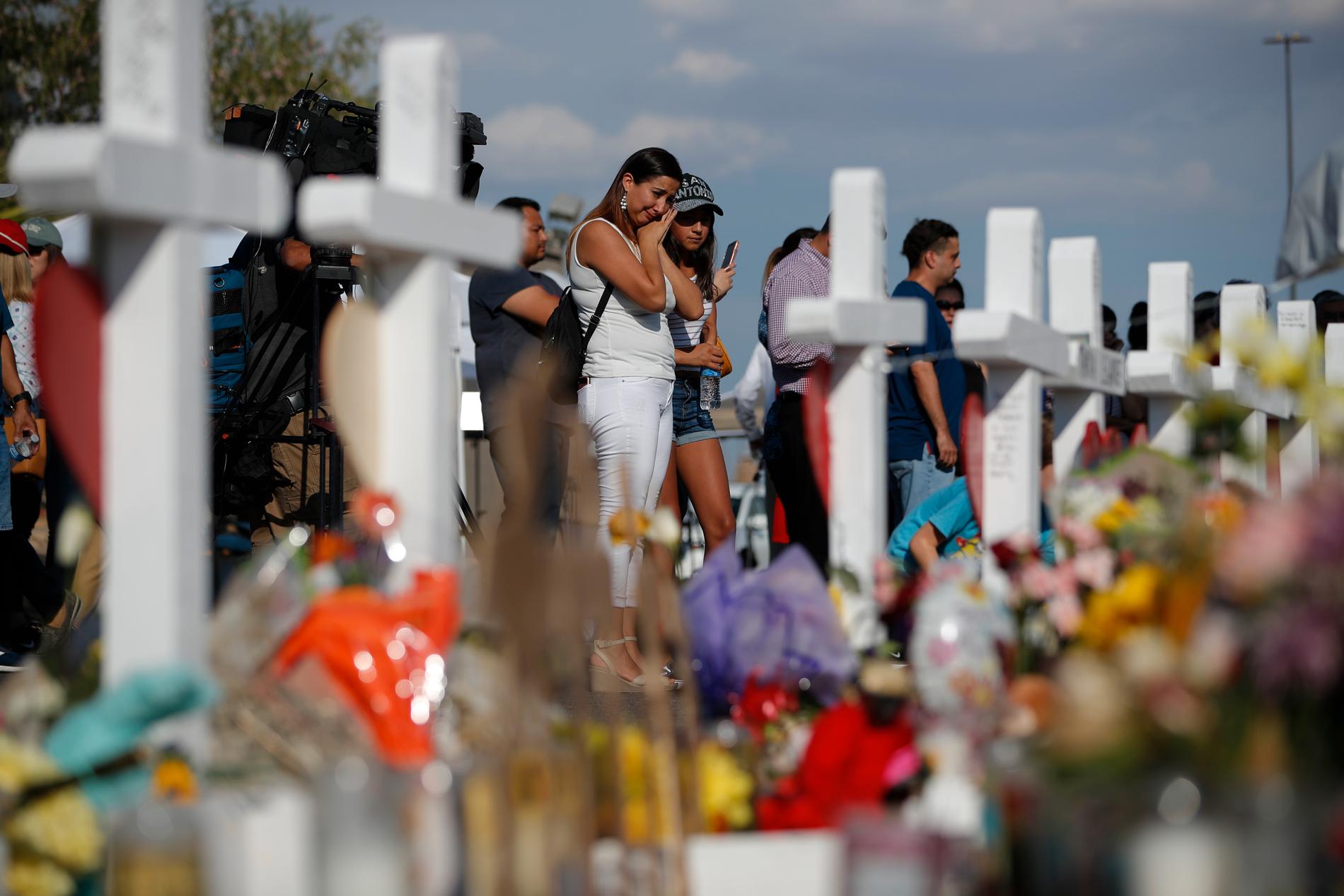 Offren för masskjutningen hedras i El Paso i Texas.