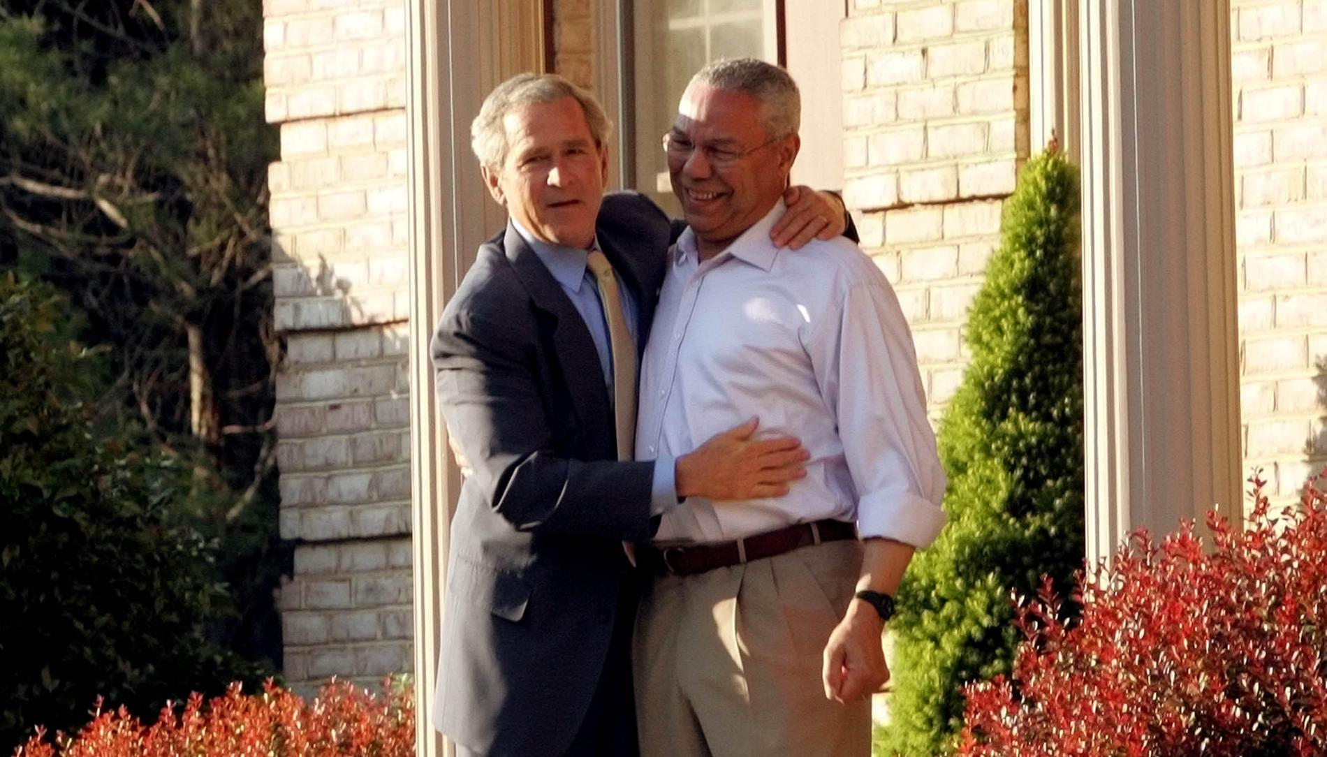 George W. Bush och Colin Powell 2005.