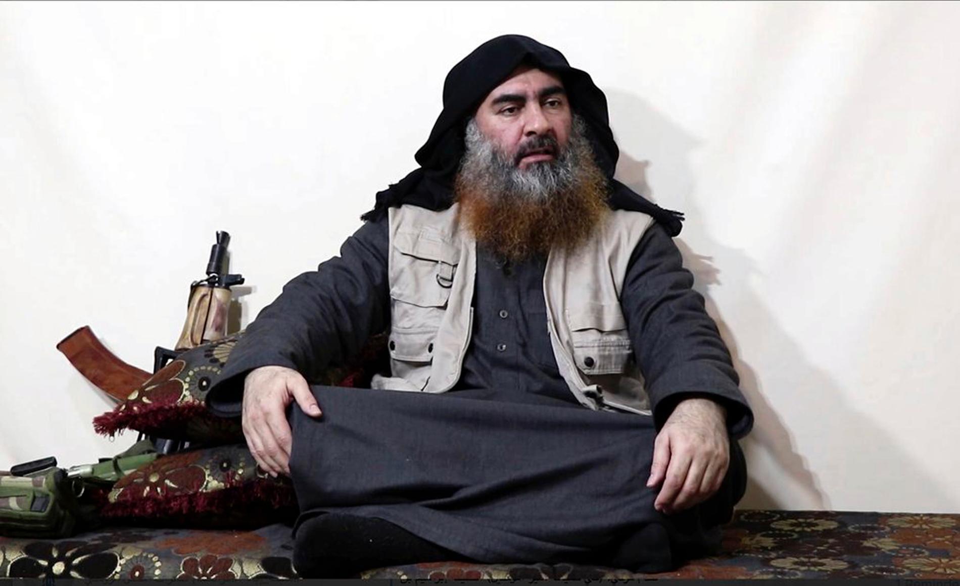 IS ledare Abu Bakr al-Baghdadi uppges vara död. Här en av de få bilder som finns på honom, ur en video från tidigare i år.