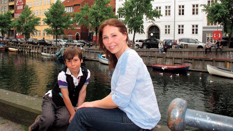 Sanne och sonen Samuel i vackra Christianshavn.