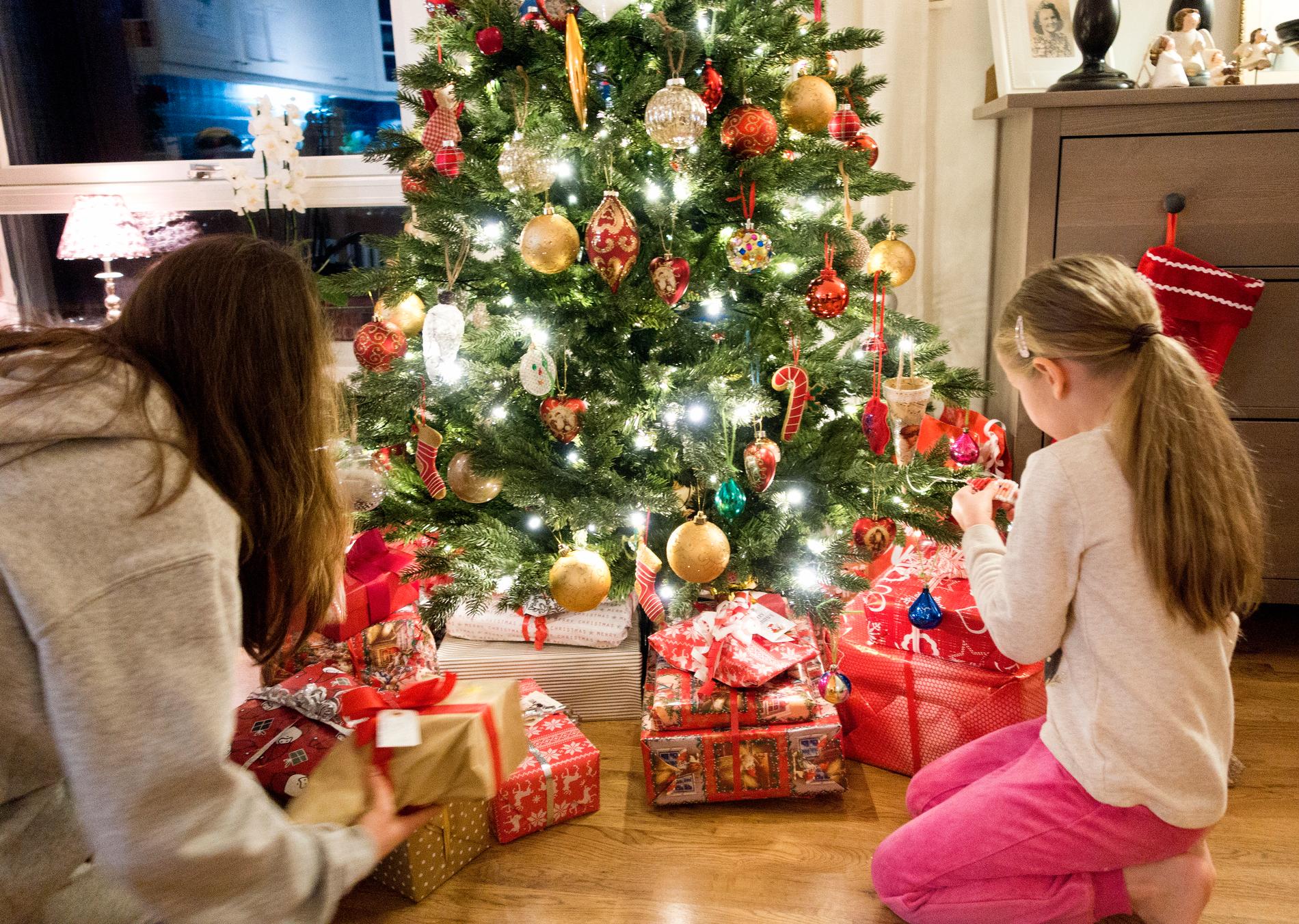 Julen får firas med max tio gäster, enligt beslut av norska regeringen.