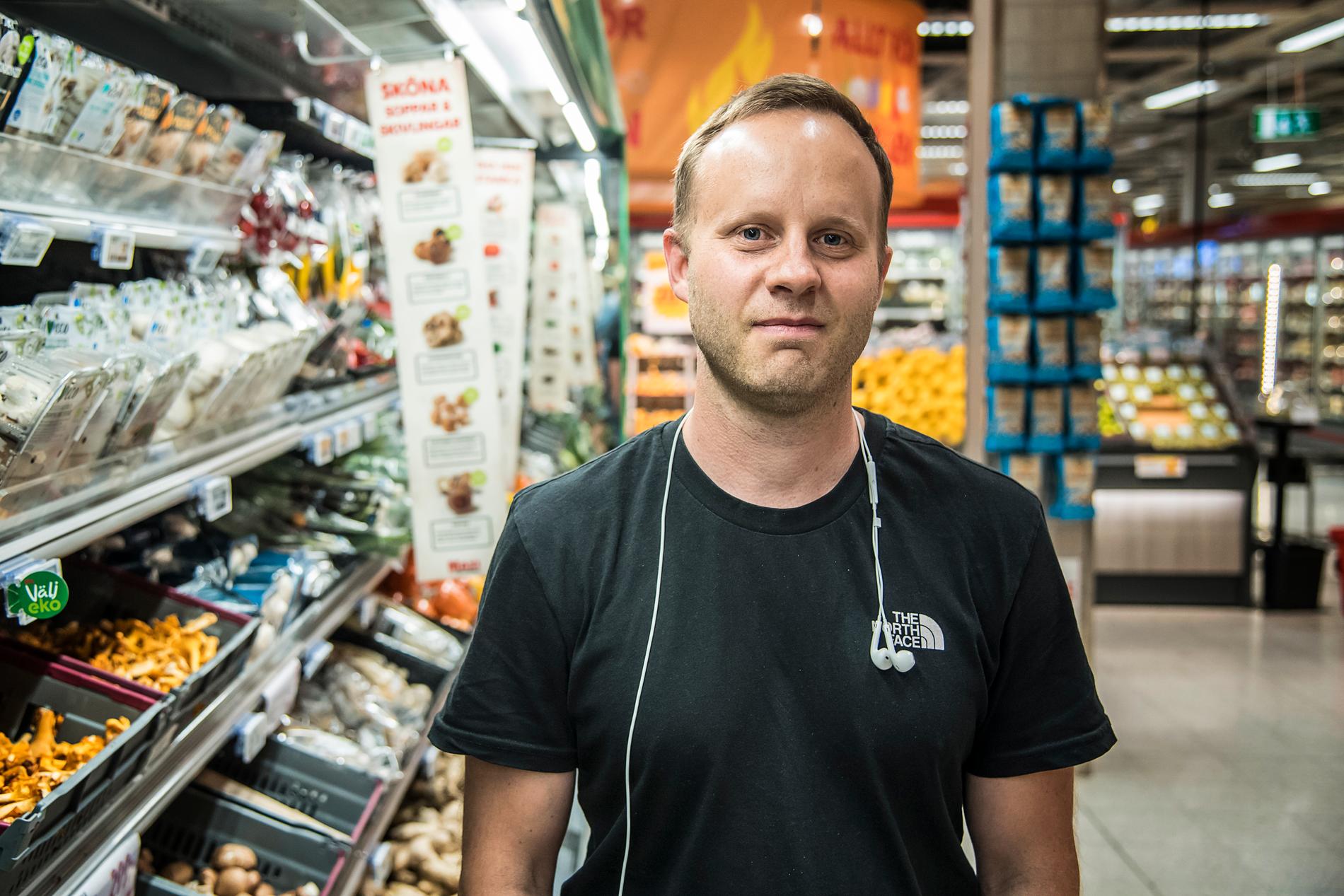 Är grönsakerna för dyra?– Ja, jag skulle äta mer vegetariskt om priserna gick ner. Ibland struntar jag i grönsaker om det är för dyrt, säger Peter Kullgren, 40, konsultchef, Stockholm.