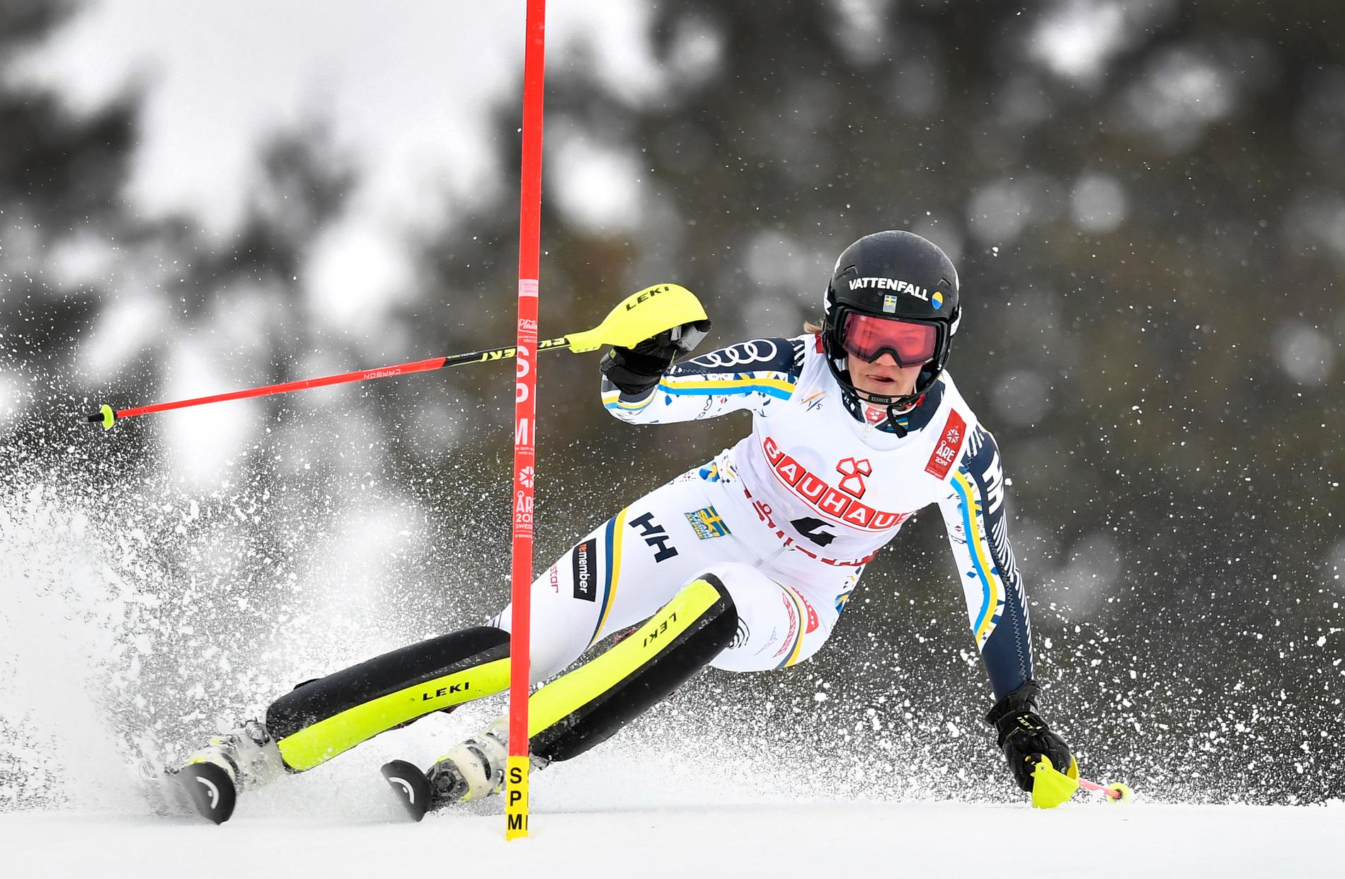 Anna Swenn-Larsson på väg mot den senaste svenska medaljen i alpina VM, silver i slalom i Åre 2019.
