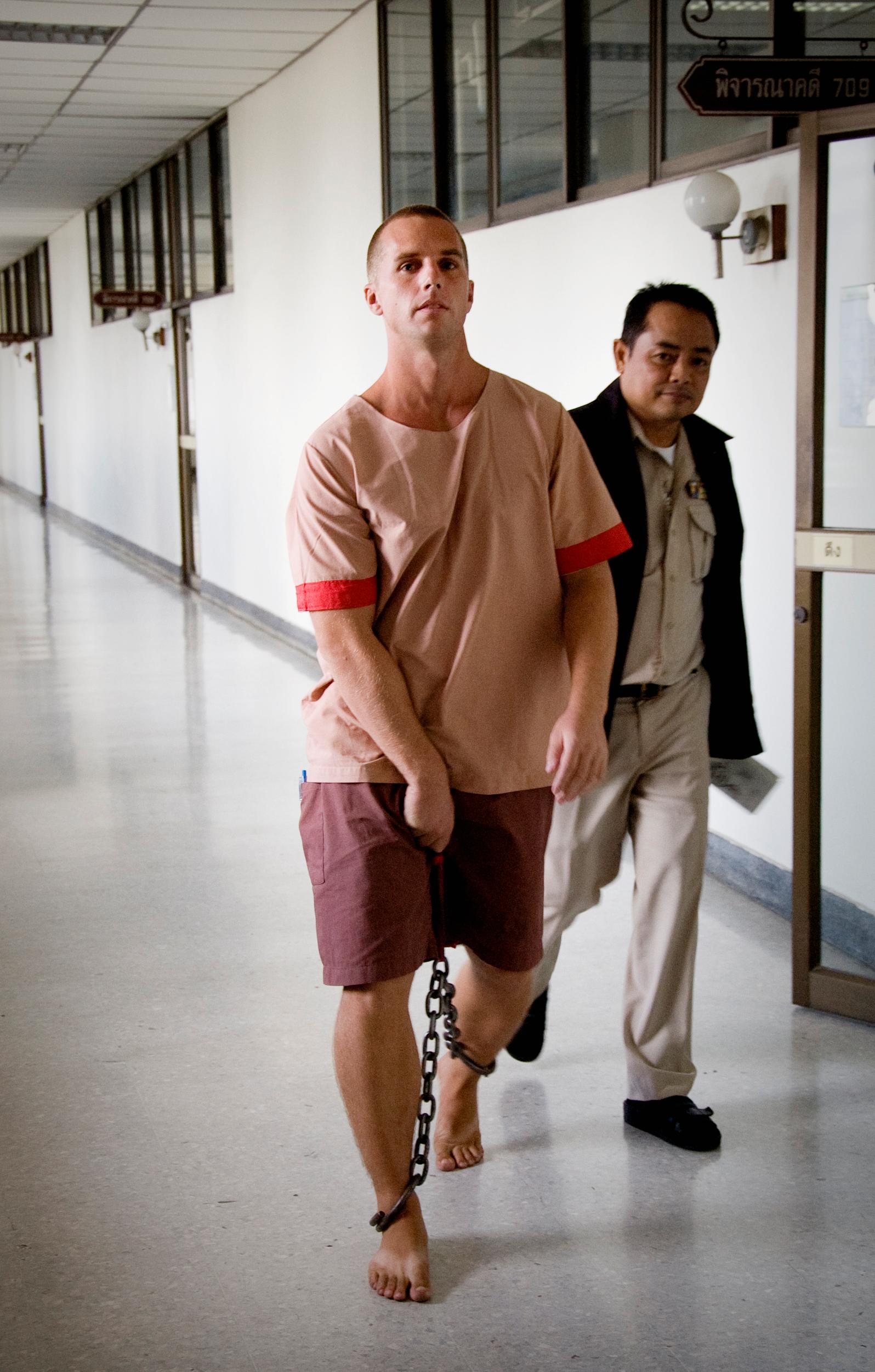 Eriksson har i flera intervjuer vittnat om de extremt dåliga förhållandena i thailändska fängelser.