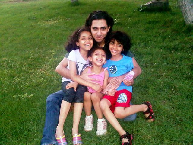 Saknar sin pappa Raif Badawis tre barn har inte sett sin pappa sedan 2012.