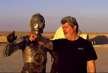 George Lucas instruerar C3PO (som spelas av Anthony Daniels).