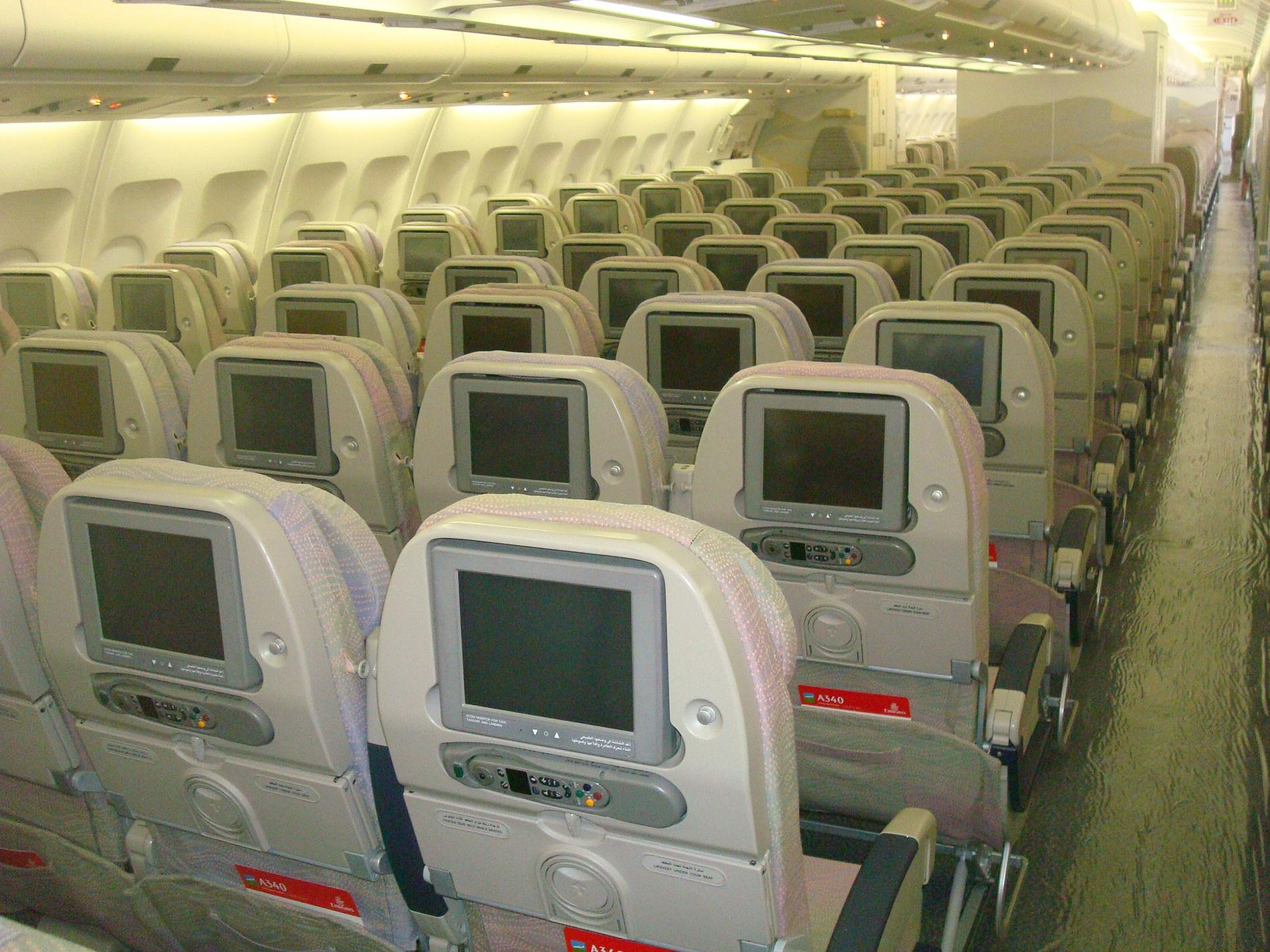 De inhyrda flygplanen har plats för 267 passagerare.