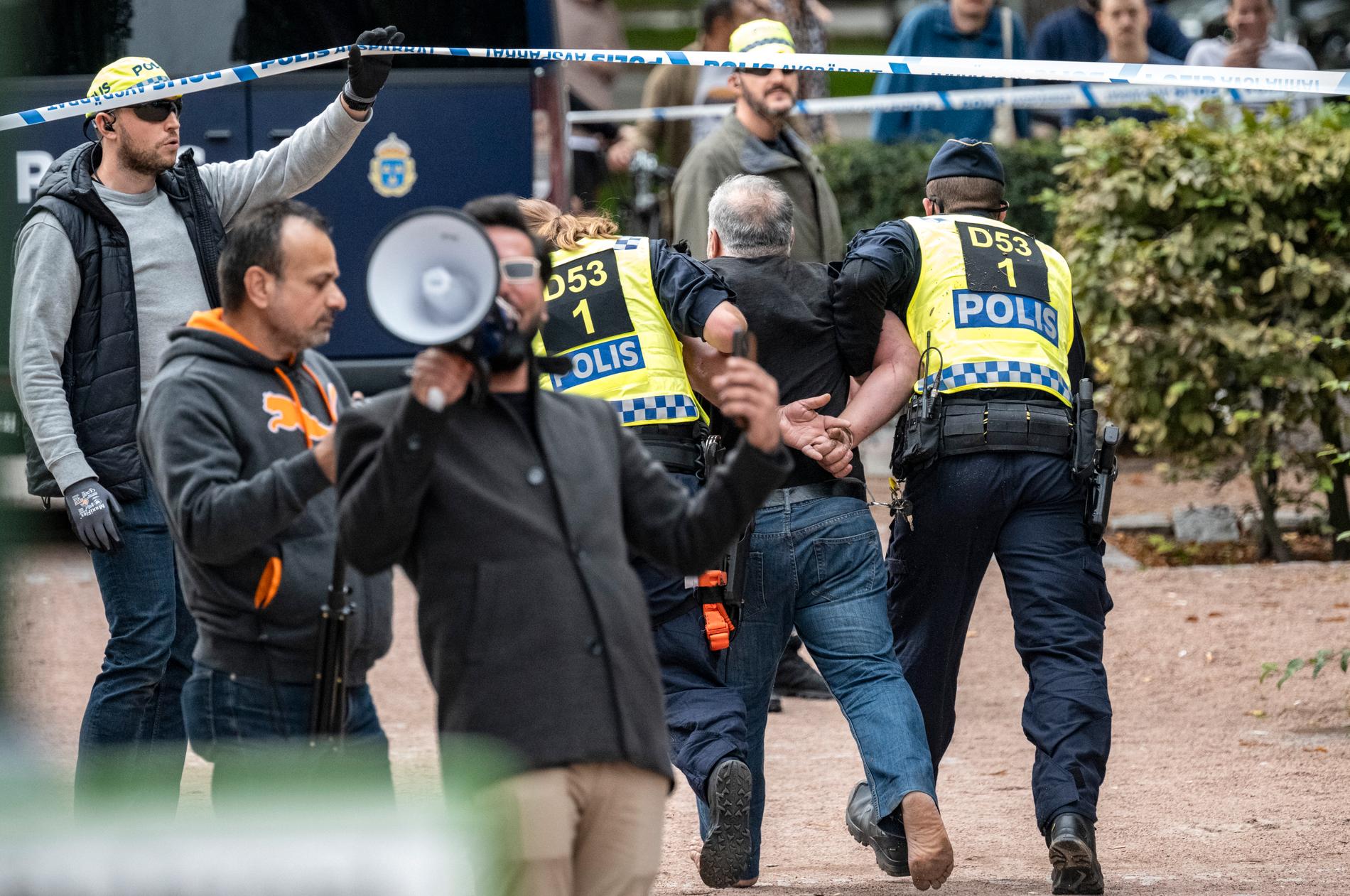 Våldsamt upplopp utbröt i Malmö på söndagen i samband med en aktion av koranbrännaren Salwan Momika.