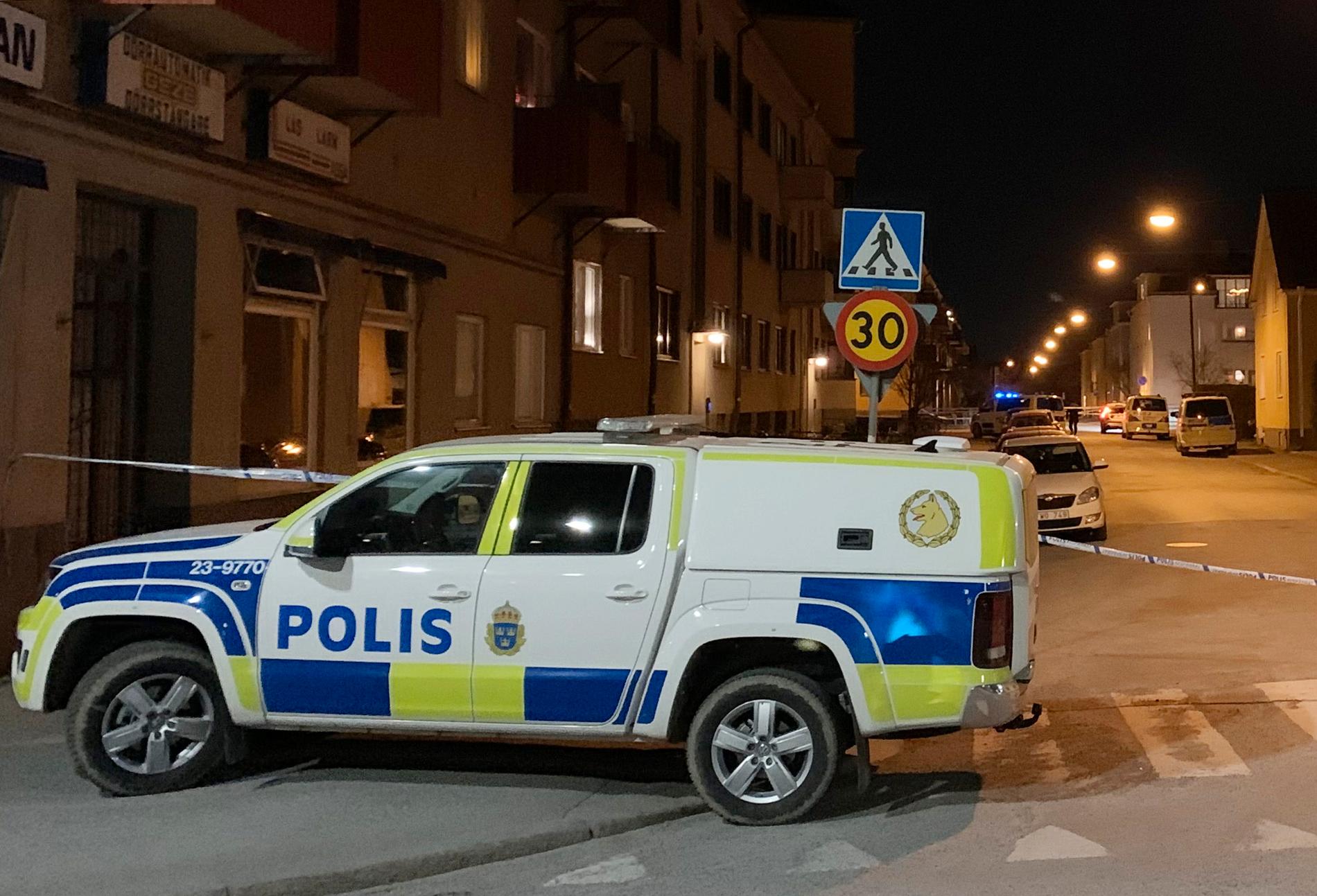 En man är död efter en misshandel i Örebro.