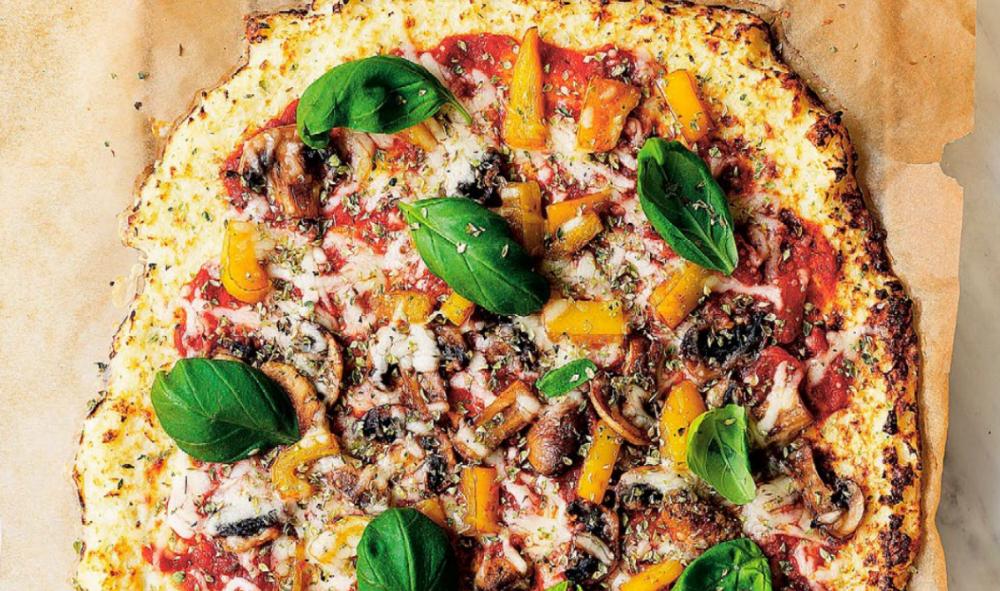 Blomkålspizza med härliga italienska smaker.