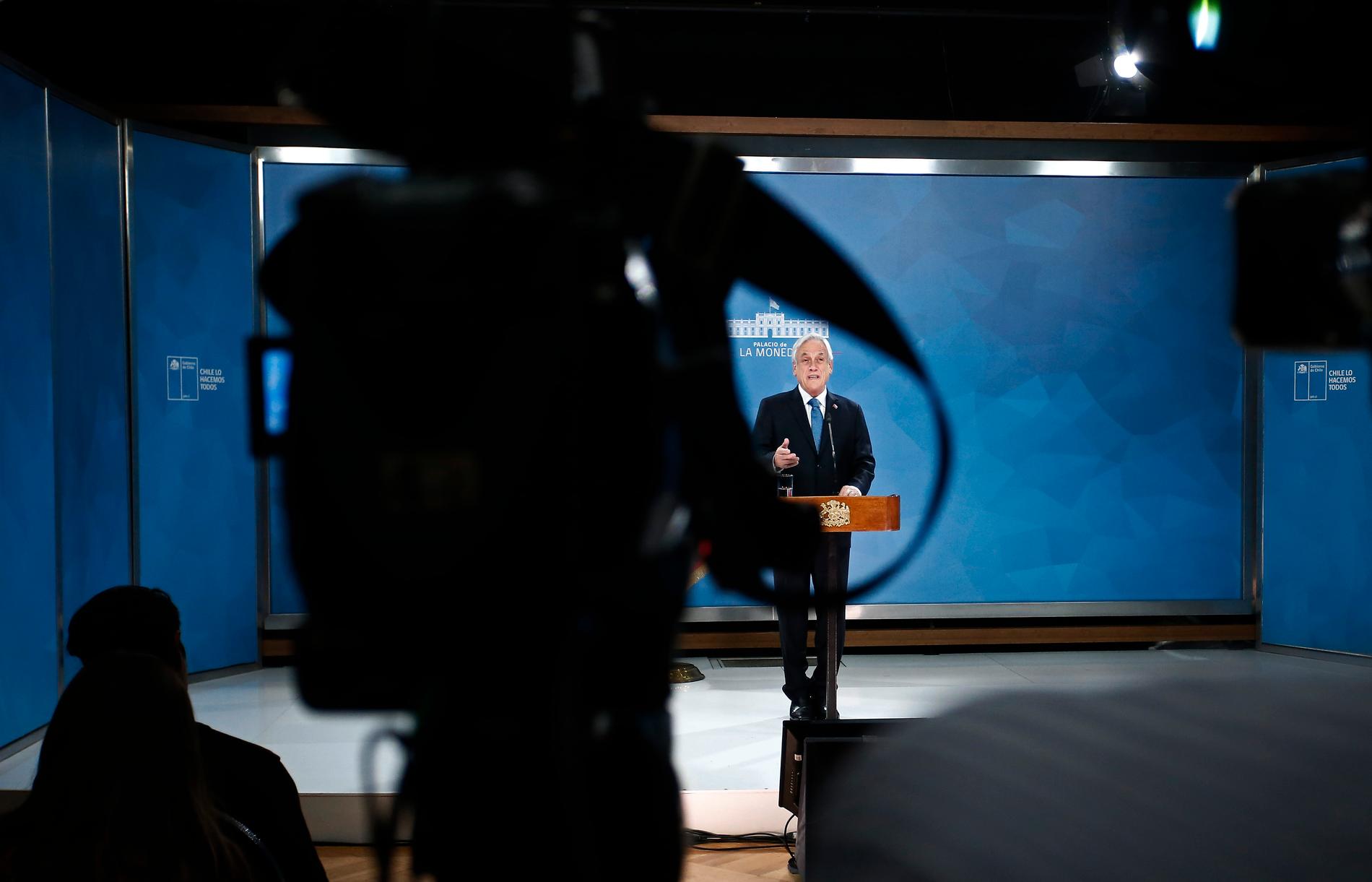 Chiles president Sebastián Piñera bad under ett tv-framträdande om ursäkt till folket efter de massiva protsterna i landet.