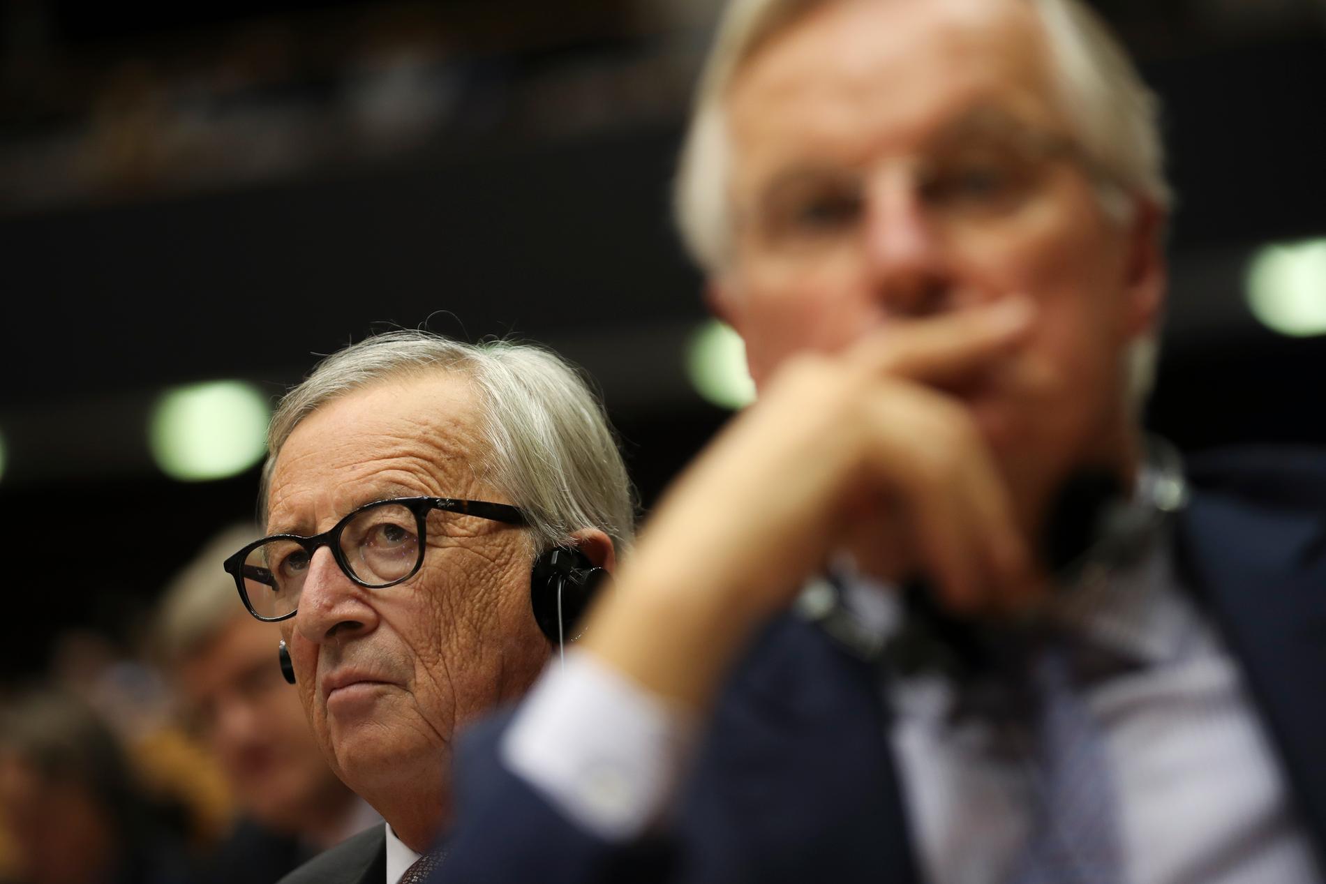 EU-kommissionens ordförande Jean-Claude Juncker och chefsförhandlare om brexit, Michel Barnier, i EU-parlamentet.