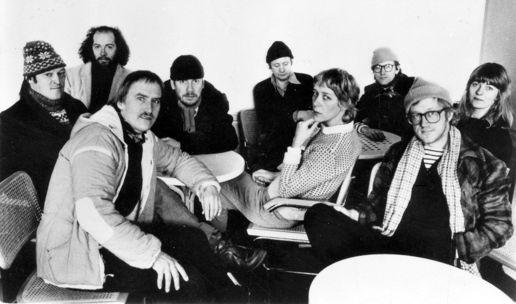 Nationalteatern, musikgrupp Sverige. Fr v Jussi Larnö, Nikke Ström, Hans Mosesson, Totta Näslund, Ulf Dageby, Med Reventberg, Hans Wiktorsson, Lars Jacobsson och Anki Rahlskog. 1981.