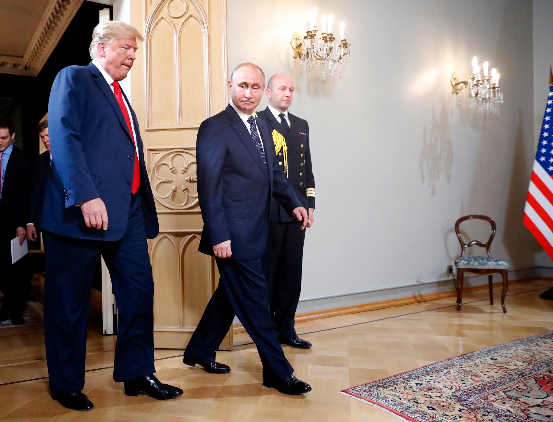 Donald Trump och Vladimir Putin anländer till mötet i Helsingfors.