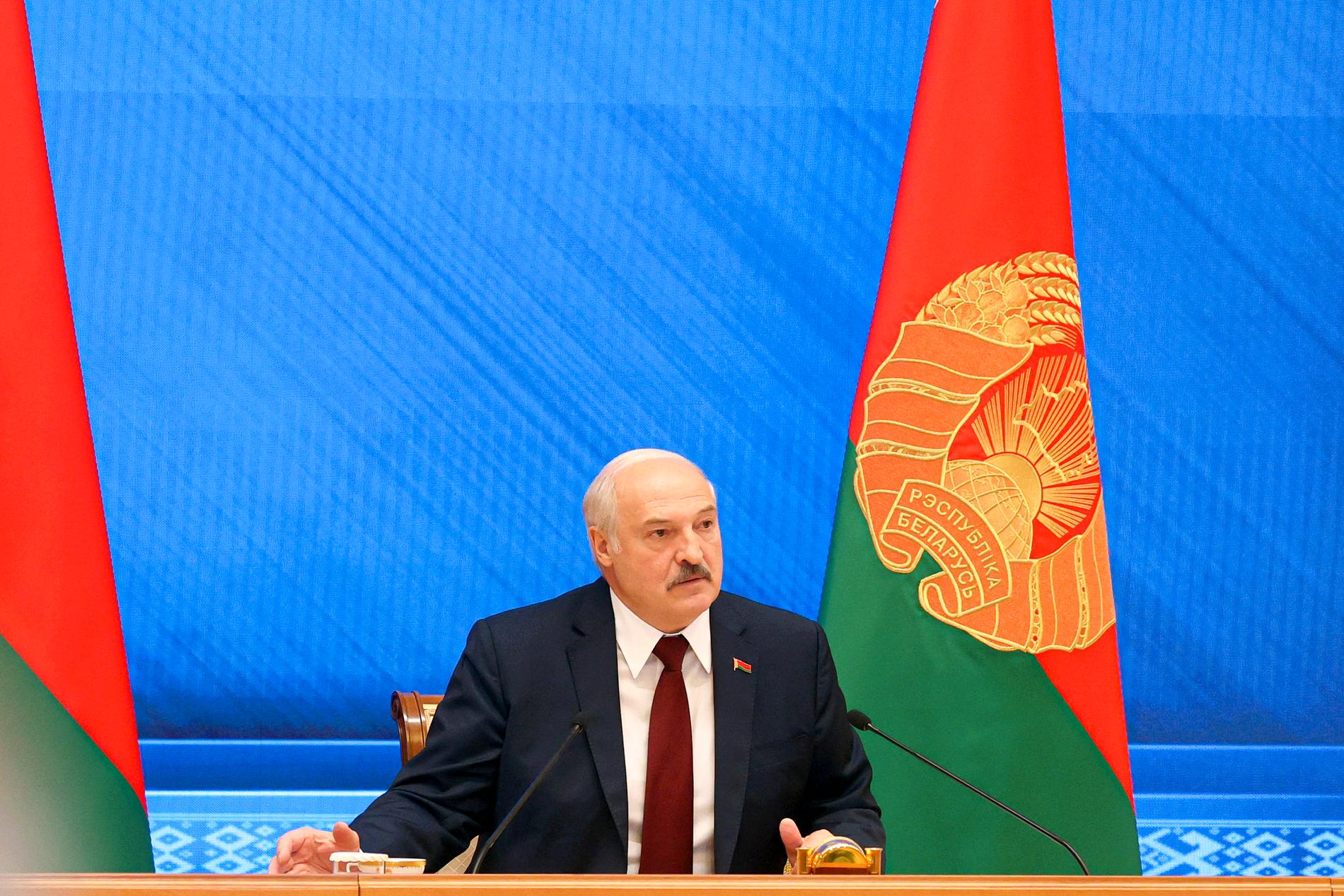 Belarus president Aleksandr Lukasjenko höll presskonferens på årsdagen av valet 2020.