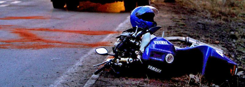 I sex av tio dödsolyckor med mc på svenska vägar är Supersport-cyklar inblandade. I olyckan på bilden klarade sig dock föraren. Foto: Hasse Rosenthal