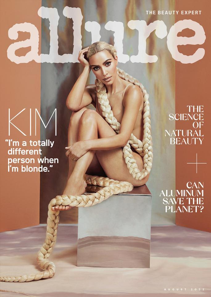 Kim Kardashian pryder framsidan av senaste numret av modemagasinet Allure