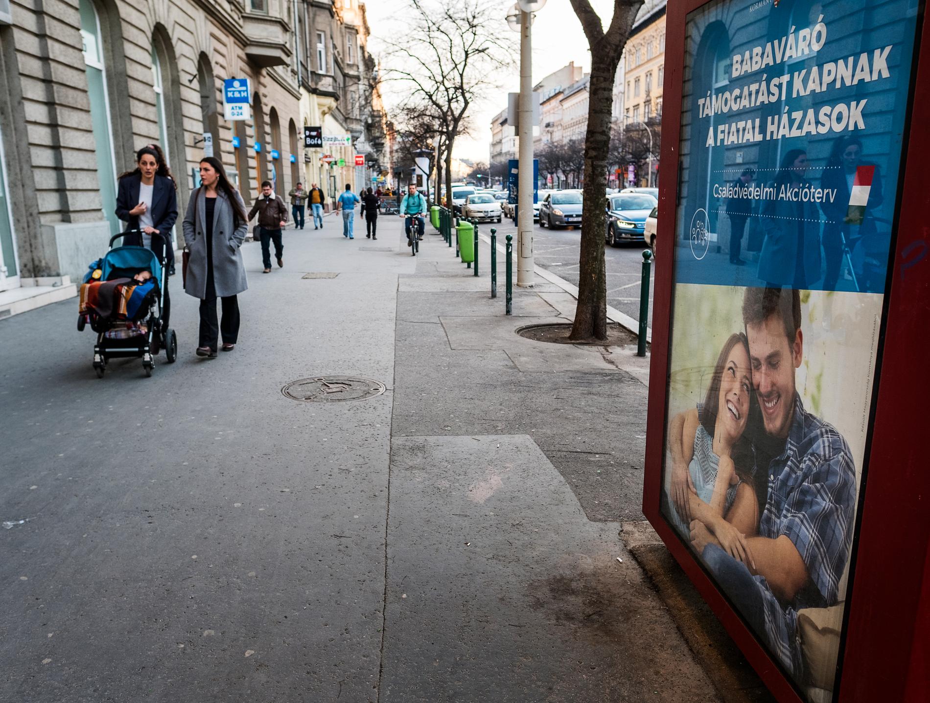 Propaganda från regeringen som uppmanar ungrare att skaffa fler barn.