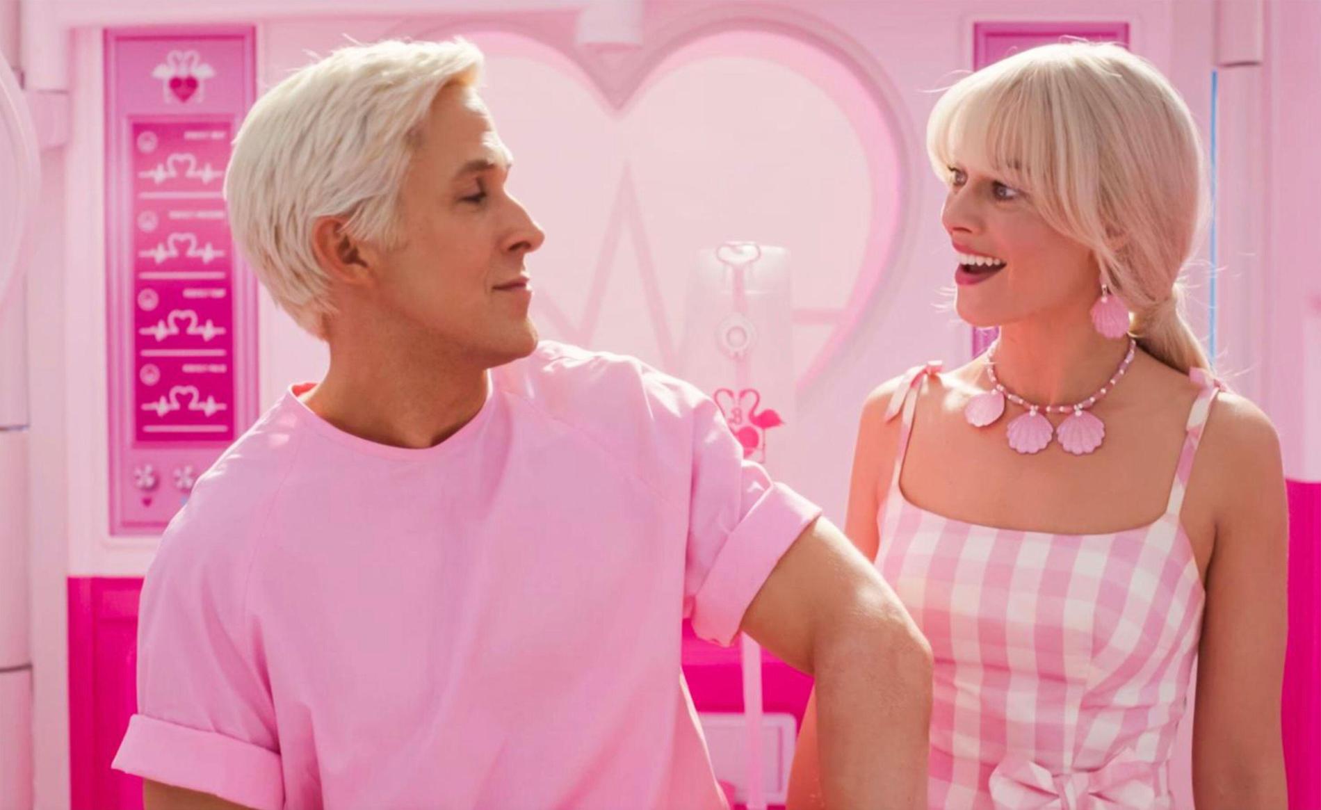 Ryan Gosling som Ken och Margot Robbie som Barbie.