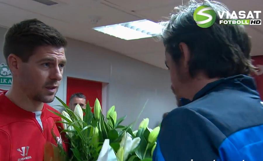 QPR:s lagkapten Joey Barton mottog blommorna.