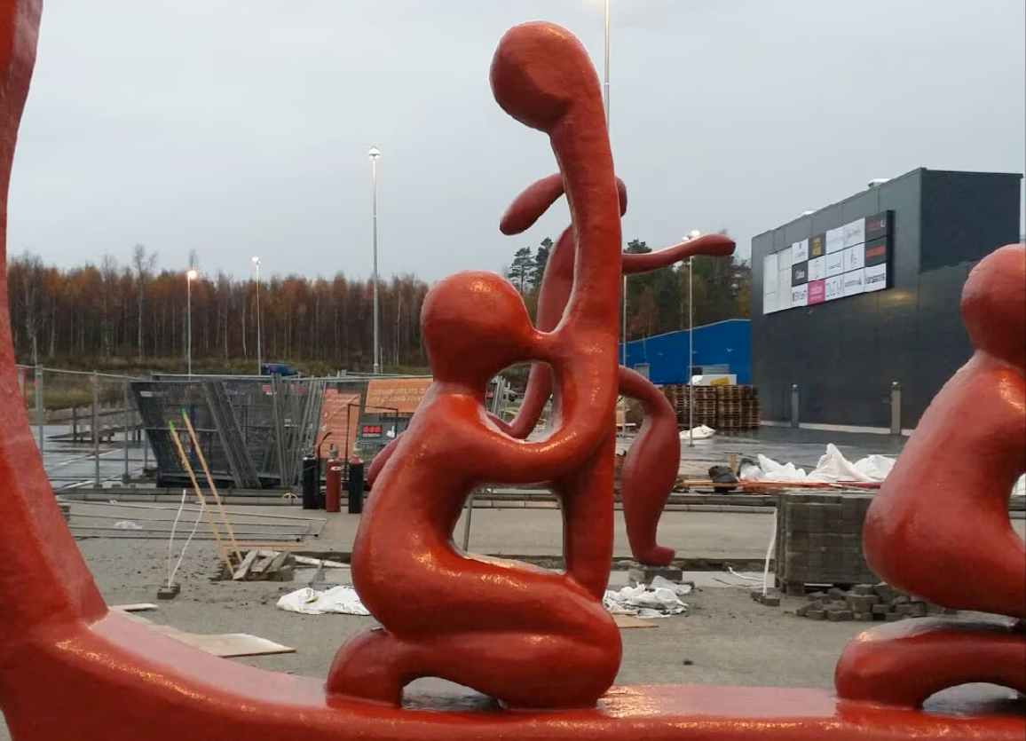 Nu avlidne Strömstadkonstnären Sinisha Bozunovic skulptur invigdes redan 2014.