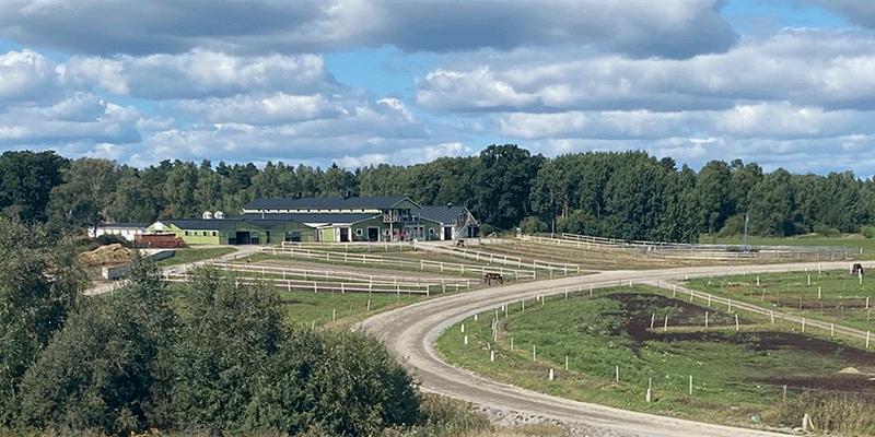 Söderby Gård – klassisk travmark där mängder av miljonhästar fötts upp och tränats. 