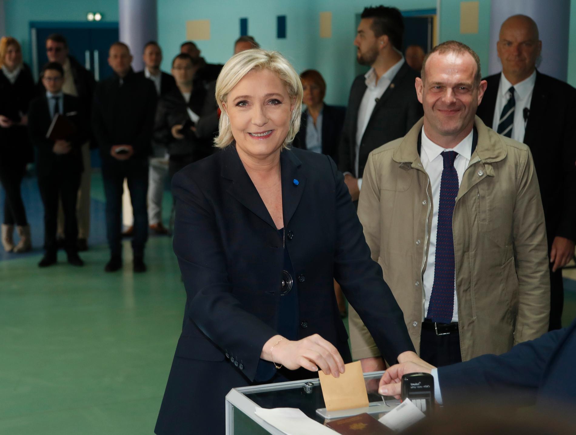 Le Pen röstar.