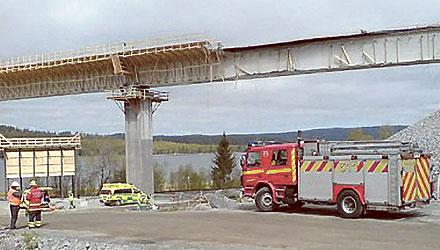 I broraset norr om Härnösand förlorade två byggnadsarbetare sina liv. Den gångna veckan med sex dödsfall har skapat rubriker och fått arbetsmiljöverkets chef, Mikael Sjöberg, att reagera.