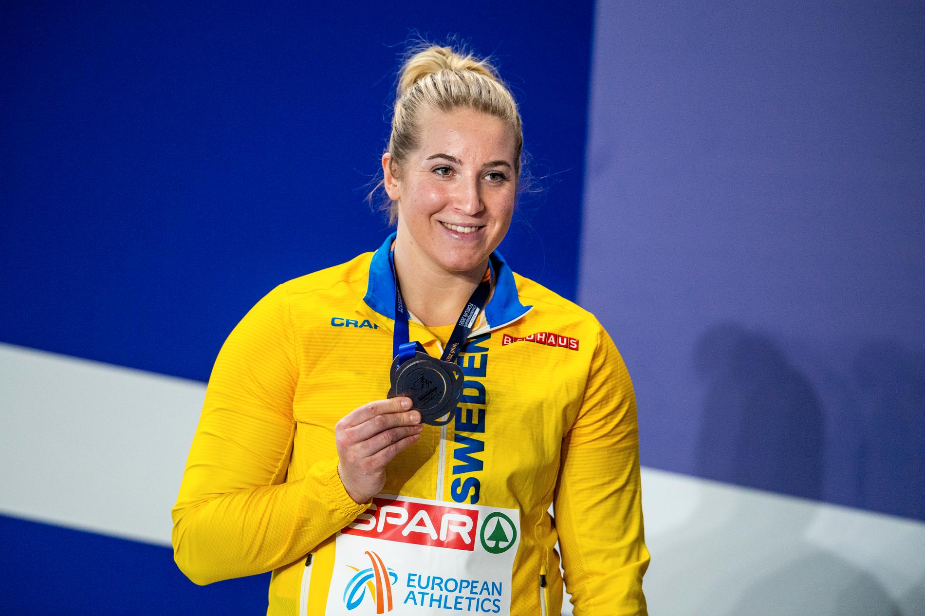 Fanny Roos tog Sveriges först medalj i inomhus-EM.