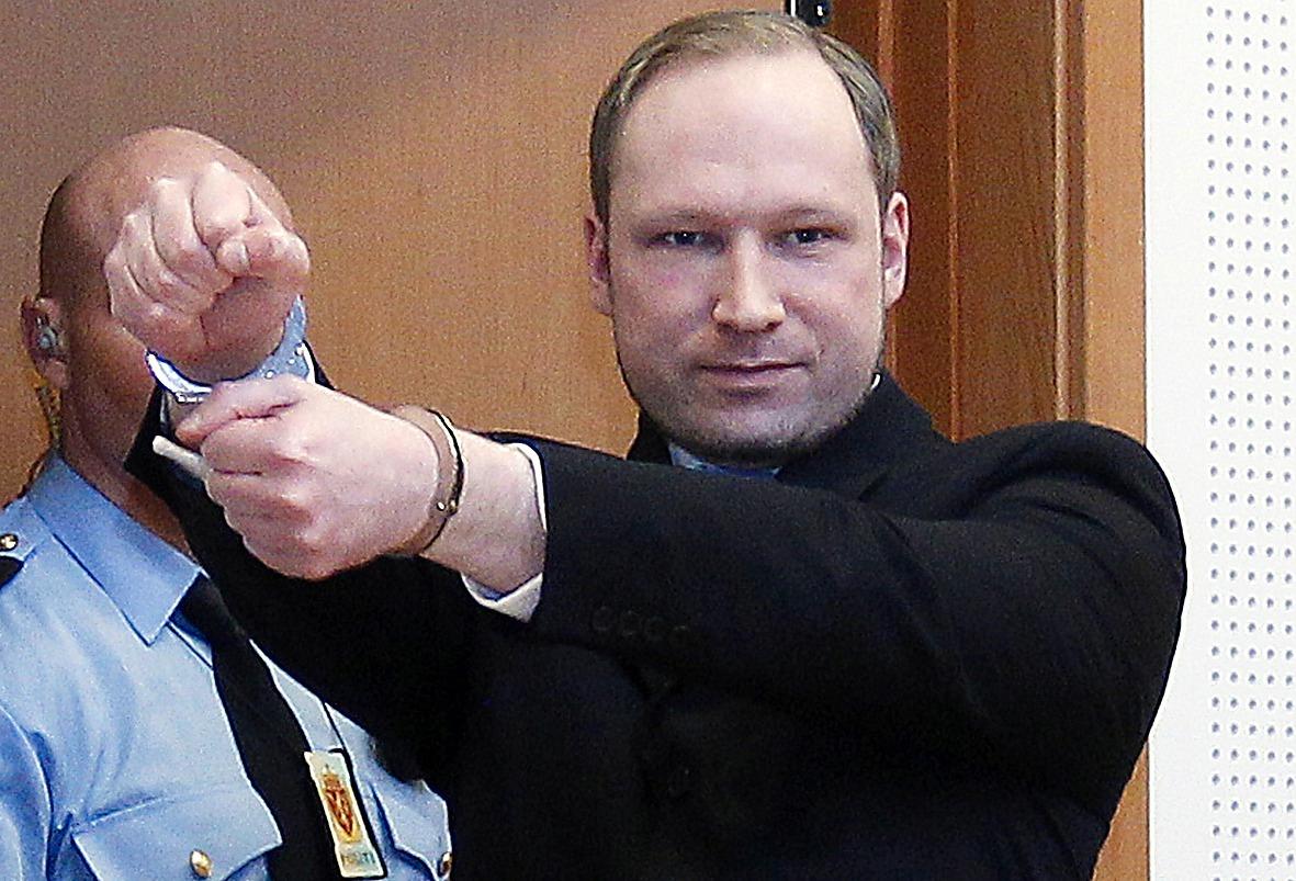 Anders Behring Breiviks handrörelse när han senast framträdde i rättssalen var en högextrem hälsning, enligt hans försvarsadvokat.