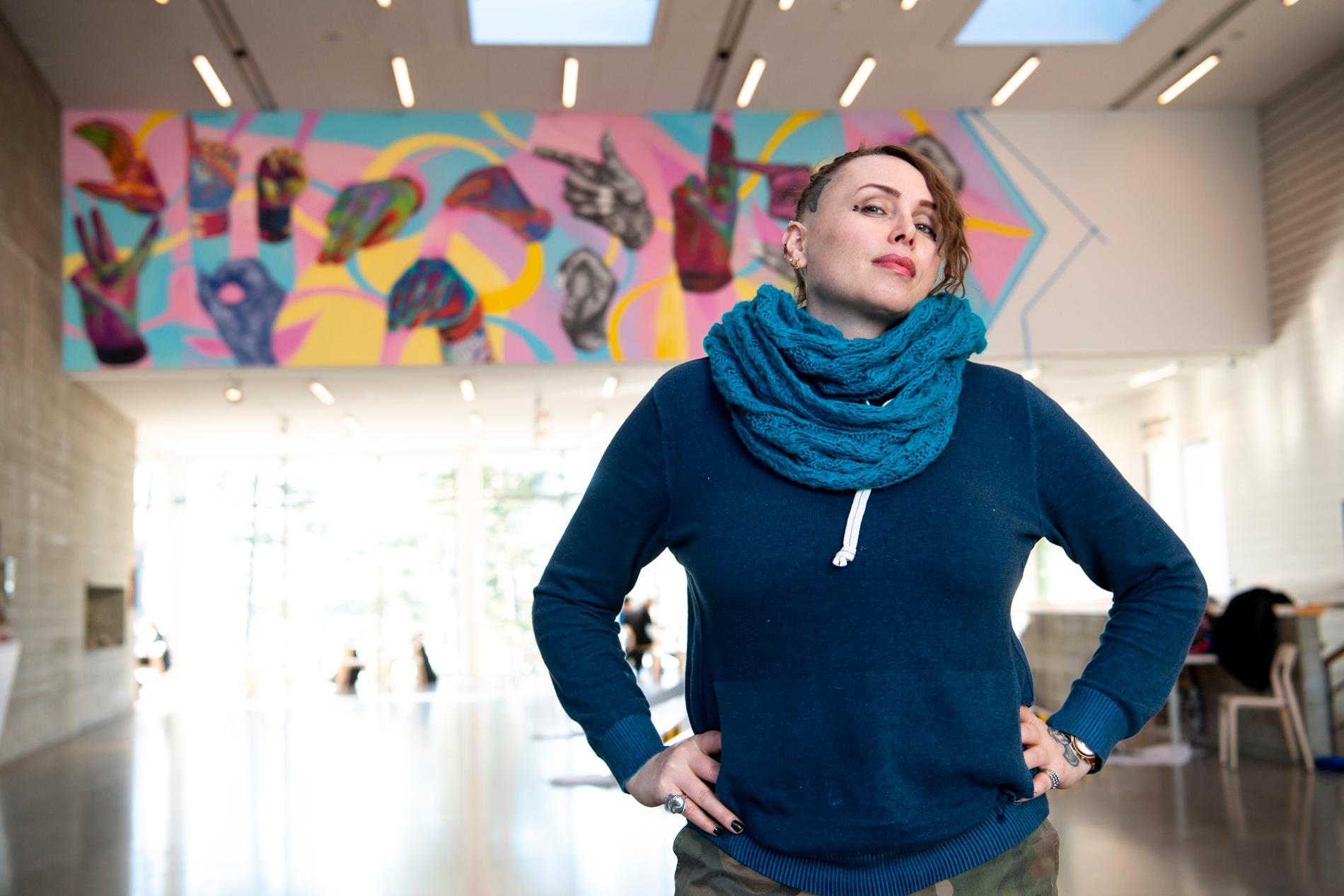 Carolina Falkholt har skapat graffitikonst till Artipelags entré och utställningen "Signature women".