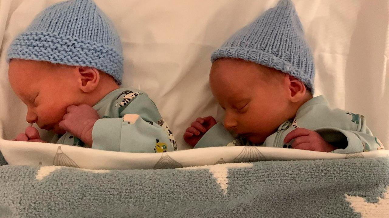 Förra veckan blev Filip Helander och flickvännen Louisa Plymoth föräldrar till tvillingpojkar.