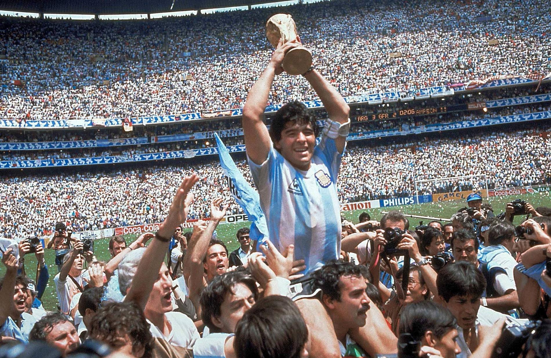 Ikoniska bilden på Maradona. 