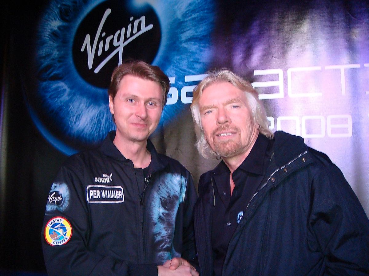 Per Wimmer med Sir Richard Branson, som är eldsjälen bakom Virgin Galactic.
