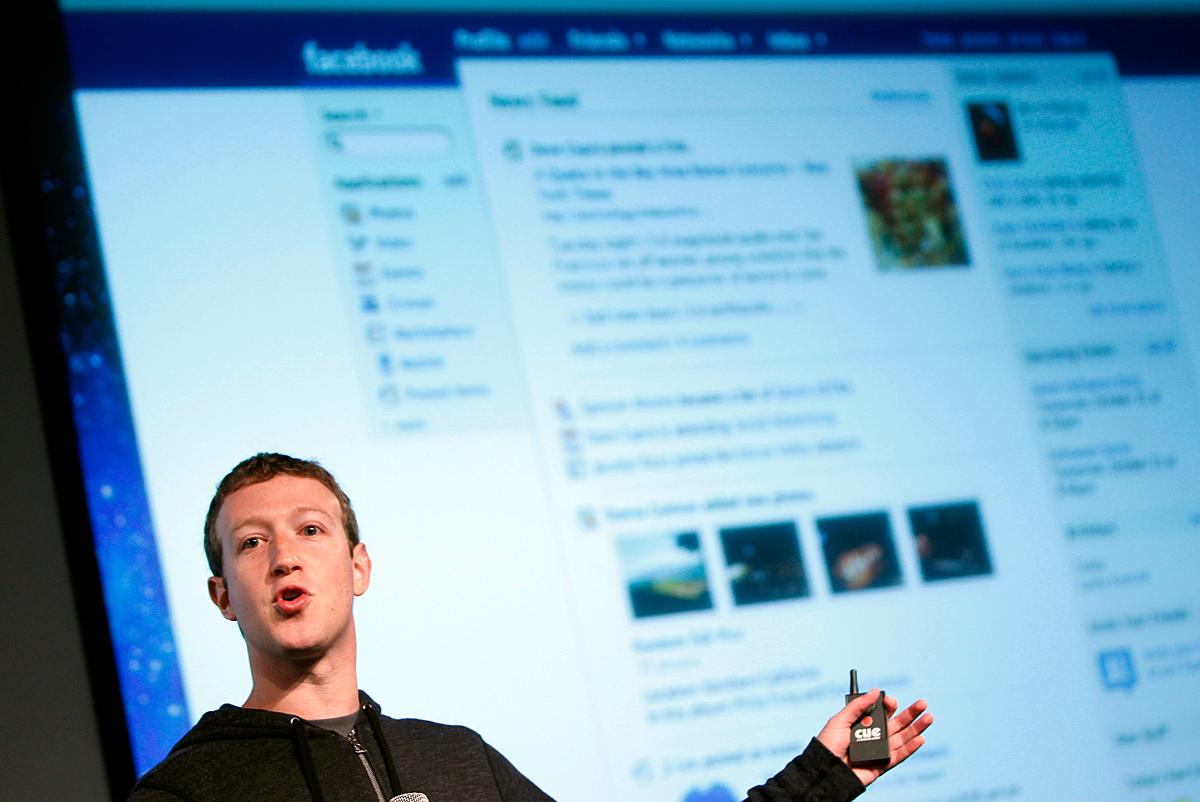 Grundaren Mark Zuckerberg höll presskonferens för att visa upp nyheterna på Facebook.