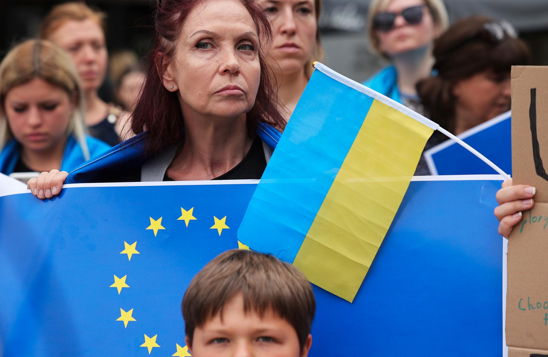 Under torsdagen har det demonstrerats utanför EU-toppmötet i Bryssel, till stöd för Ukraina. 