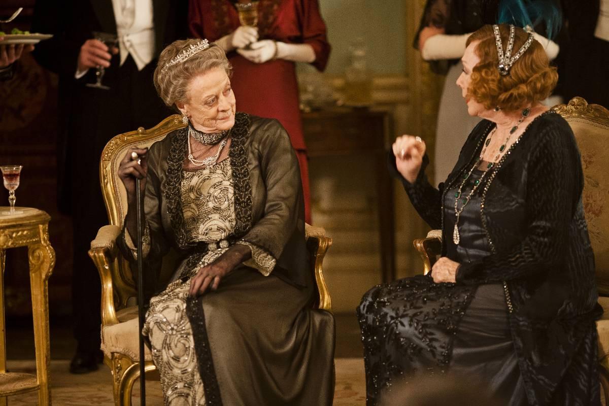 Ärkegrevinnan Grantham, spelad av Maggie Smith, har den vassaste tungan i succéserien ”Downton Abbey”.
