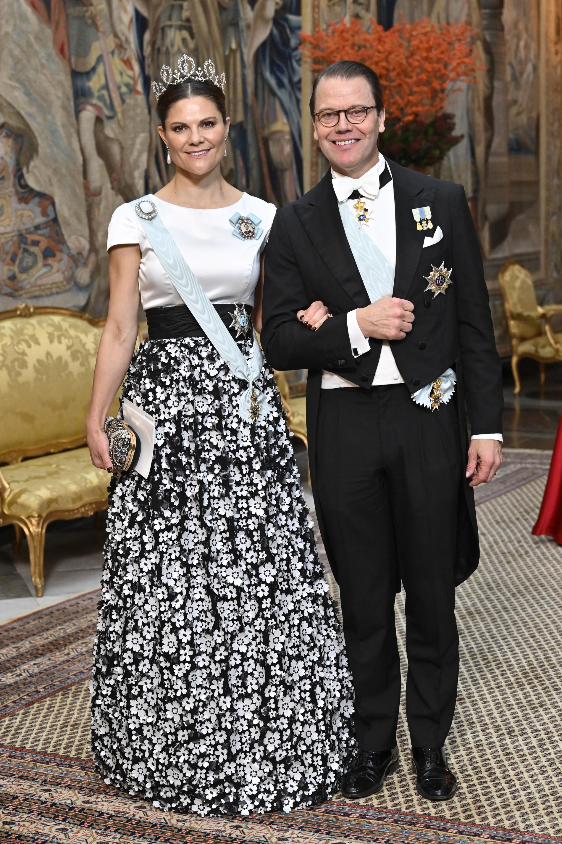 Kronprinsessan Victorias mönstrade kjol bar hon första gången vid riksdagssupén 2019. 