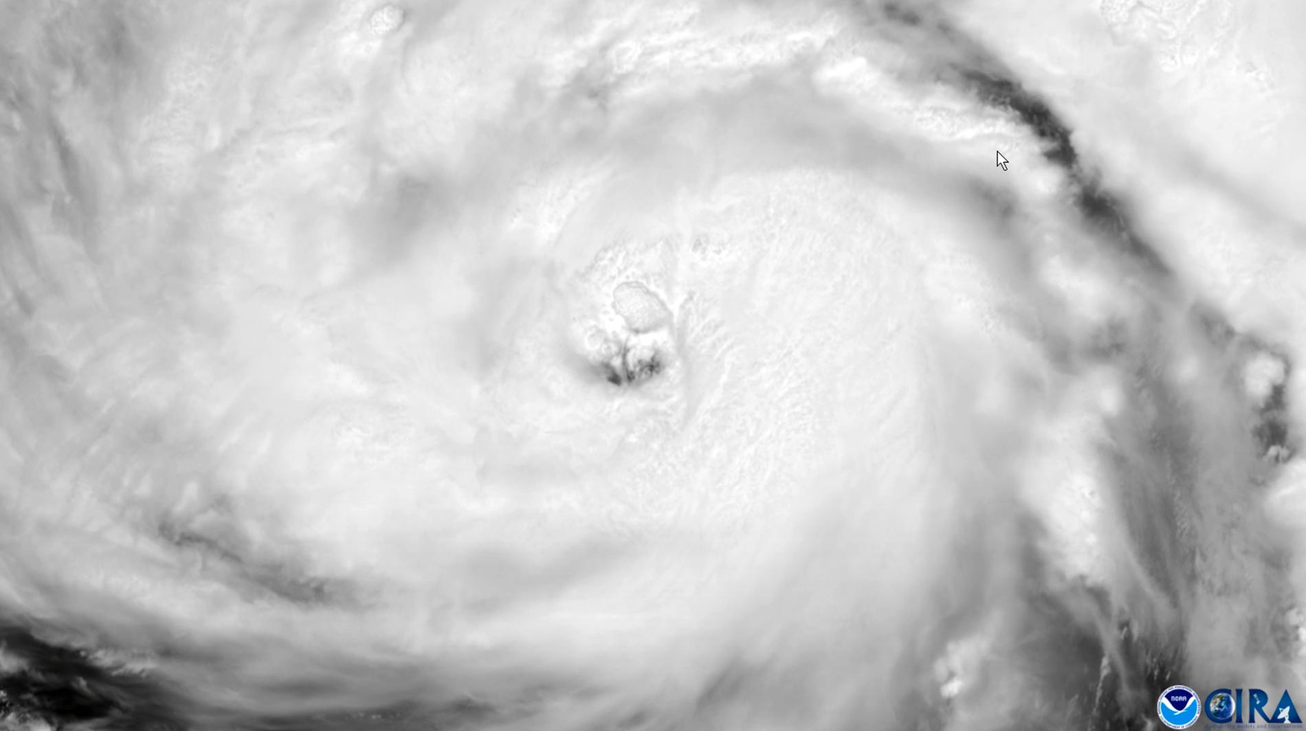 Orkanen Ida samlade kraft över Mexikanska golfen.